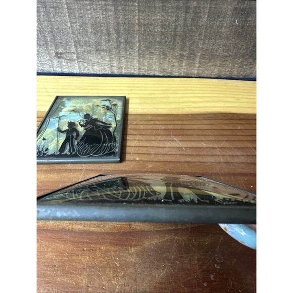 2 Vintage Silhouette Reverse Painting on Convex Glass - Picture 4 of 5